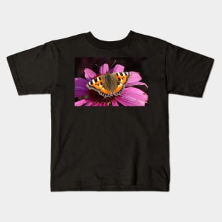 Small tortoiseshell butterfly – Aglais Urticae Kids T-Shirt